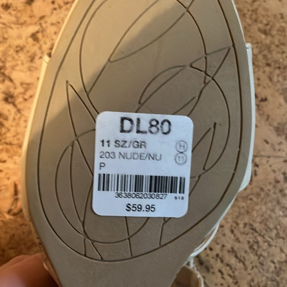 Brand new in box! Le chateau wedge heel - Picture 2 of 4